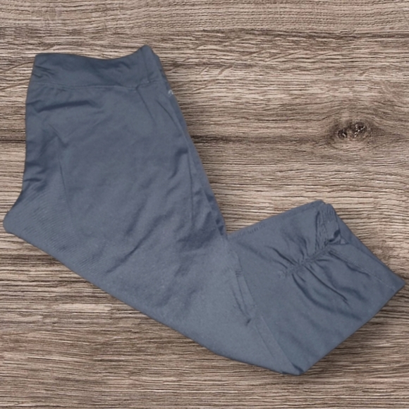 WOMEN'S CALVIN KLEIN PERFORMANCE QUICK DRY YOGA CAPRIS - Picture 1 of 6